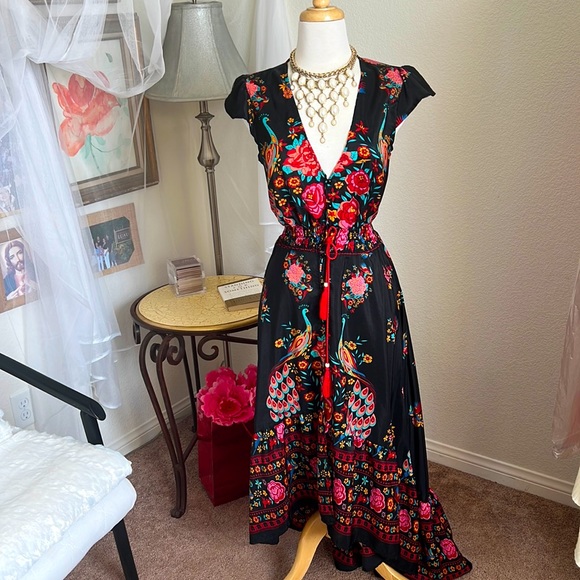 Beautiful colorful waterfall dress - Picture 3 of 7